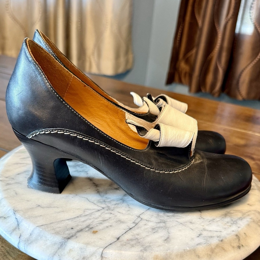 Vladi Venetian Art Leather Shoes Women EU 38 Kitten Heel Black White Willy Wonka